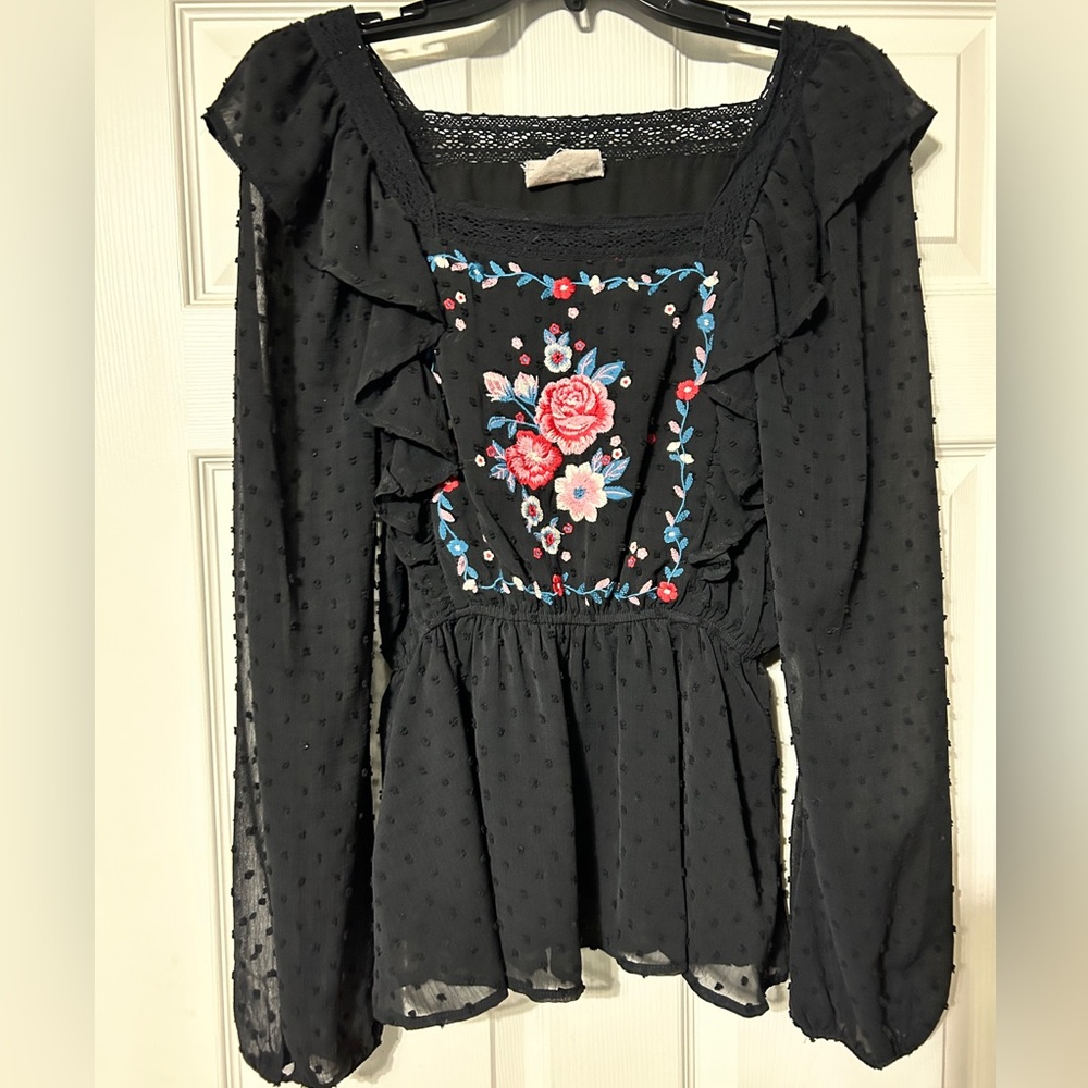 ‼️SOLD‼️ 🖤🌹Savanna Jane Embroidered Top🌹🖤